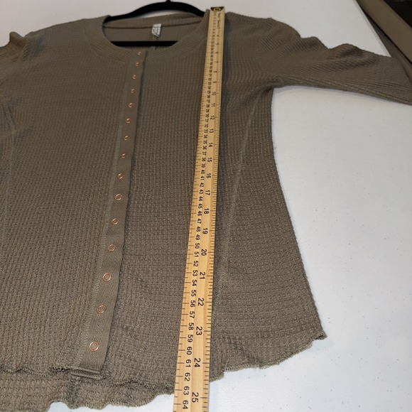 Free People Going Places Waffle Knit Snap Front Cardigan Top Womens Med Olive - Picture 5 of 9